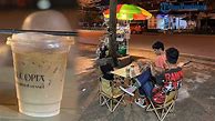 Foto Ngopi Pinggir Jalan Malam